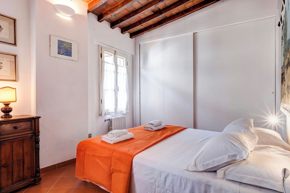 Apartment | Iron/ironing board, WiFi (free), bed sheets