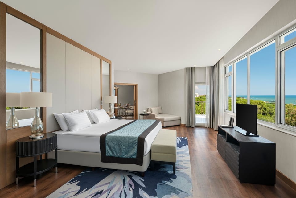 Suite (Excellent) | Egyptian cotton sheets, premium bedding, minibar, in-room safe