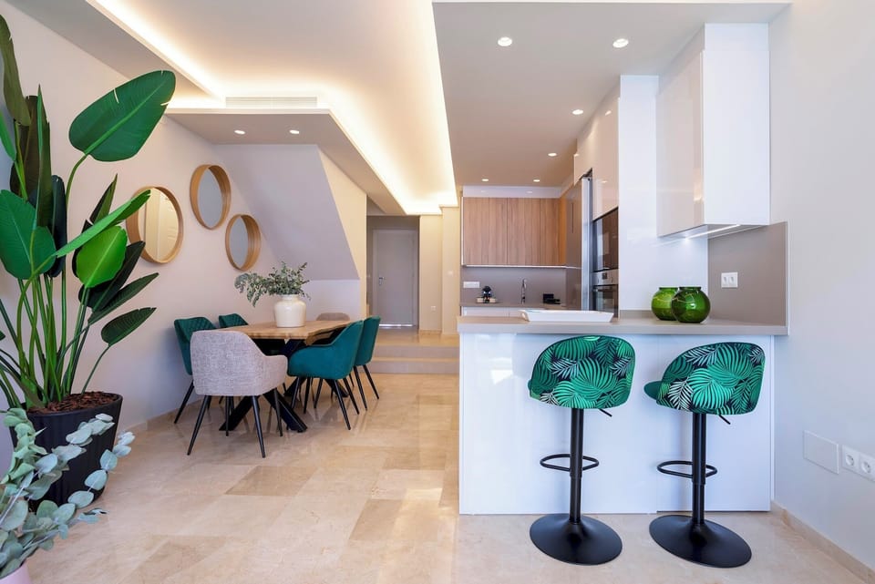 Apartment (3 Bedrooms) | Private kitchen | Full-size fridge, microwave, oven, stovetop