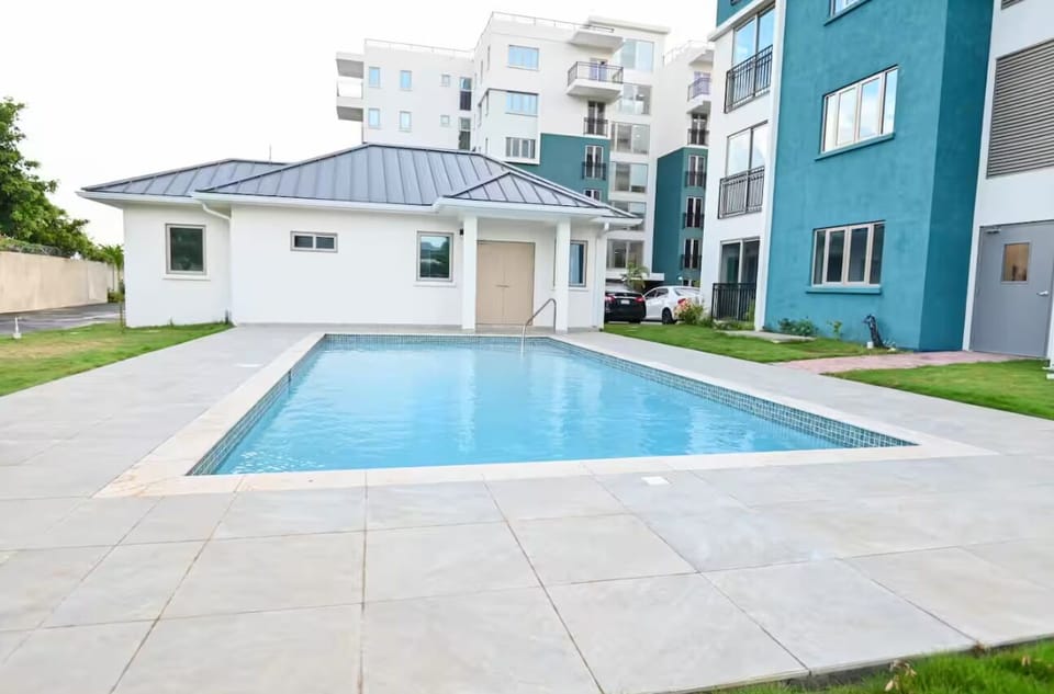 2 outdoor pools