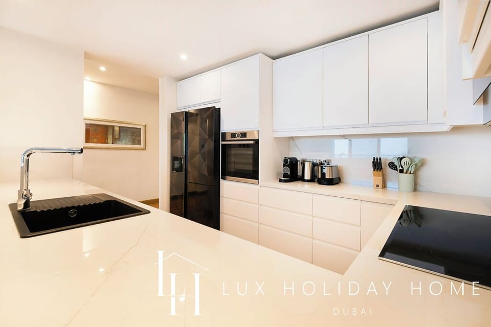 Apartment, Balcony, City View | Private kitchen | Electric kettle