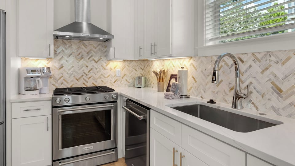 Sunset on Sawgrass - Kitchen Area