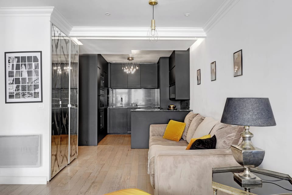 City Apartment, 2 Bedrooms, Balcony, City View | Living area | 40-inch Smart TV with satellite channels