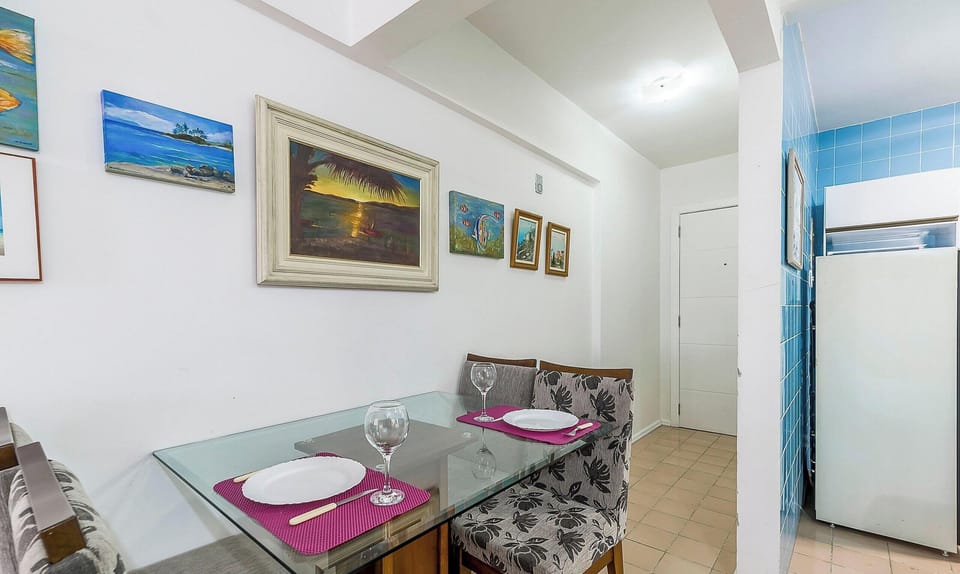 Basic Apartment | Dining