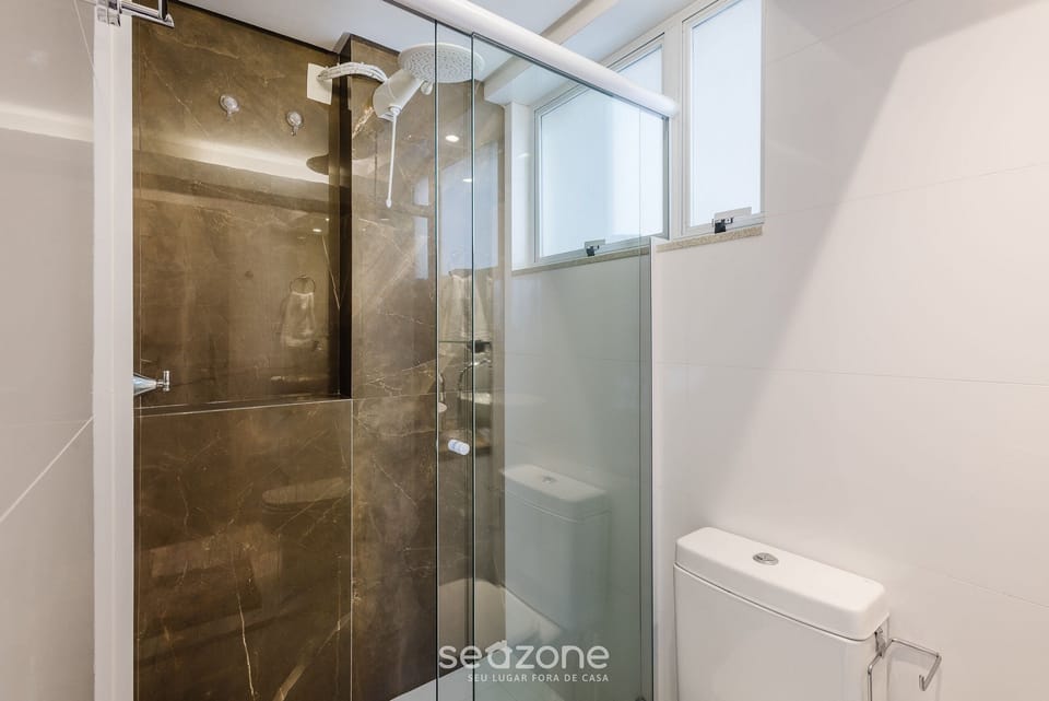 Basic Apartment | Bathroom