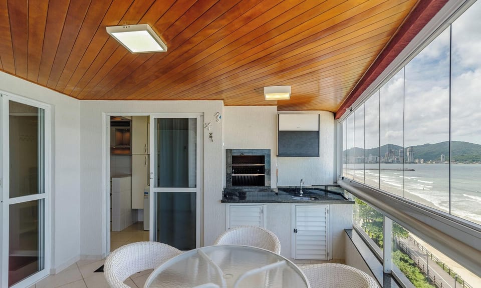 Basic Apartment | Dining