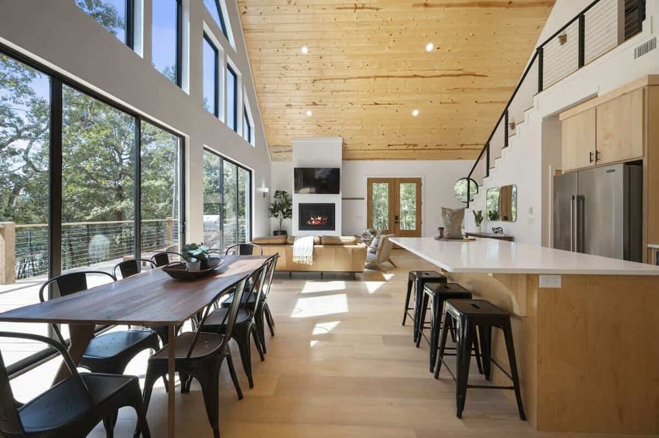 kitchen/dining area