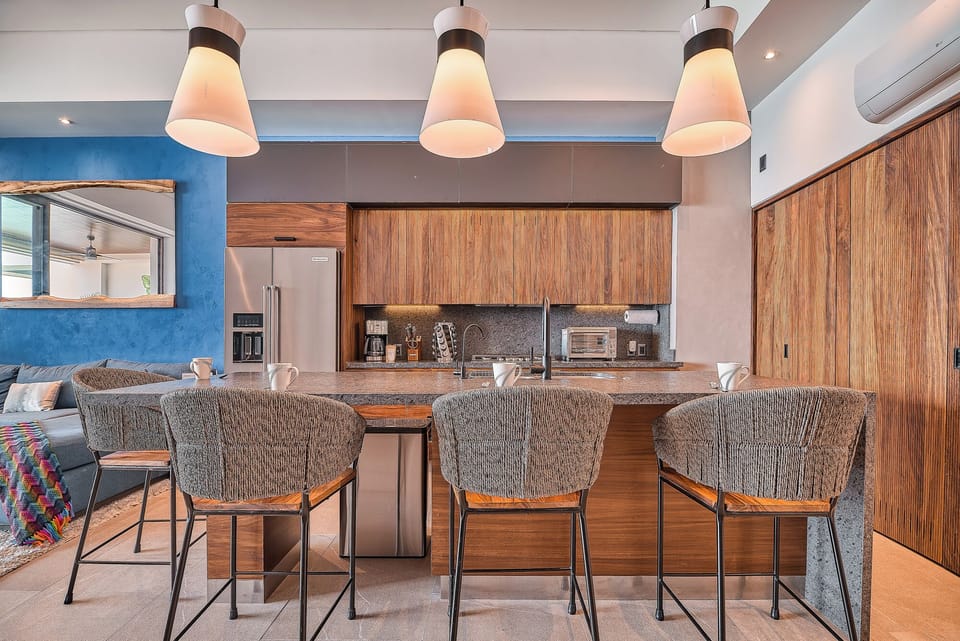 Fully equipped kitchen with breakfast bar and designer finishes.