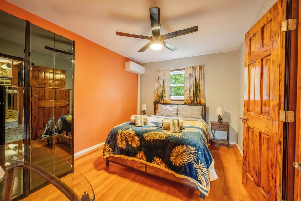 2nd floor bedroom #2 - queen bed, TV, full bath