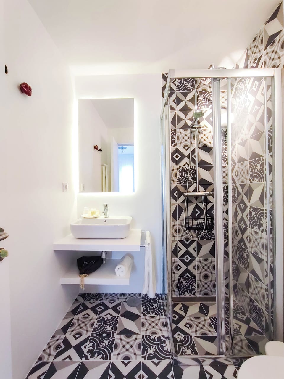 Double Room, Courtyard View | Bathroom | Free toiletries, hair dryer, towels, soap