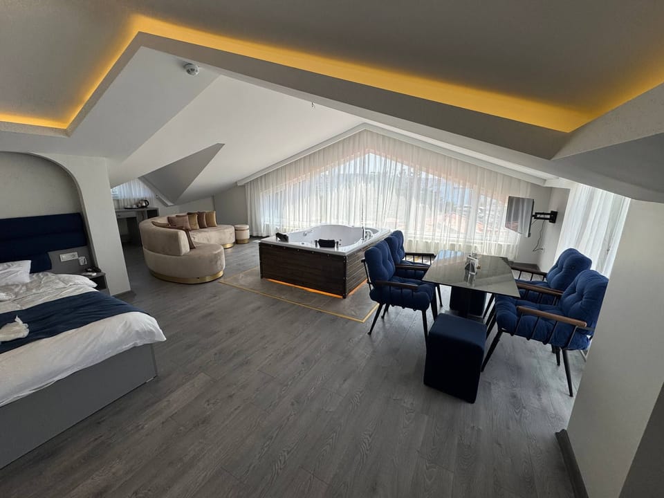 Luxury Double Room, Balcony, Sea View | Minibar, desk, laptop workspace, soundproofing