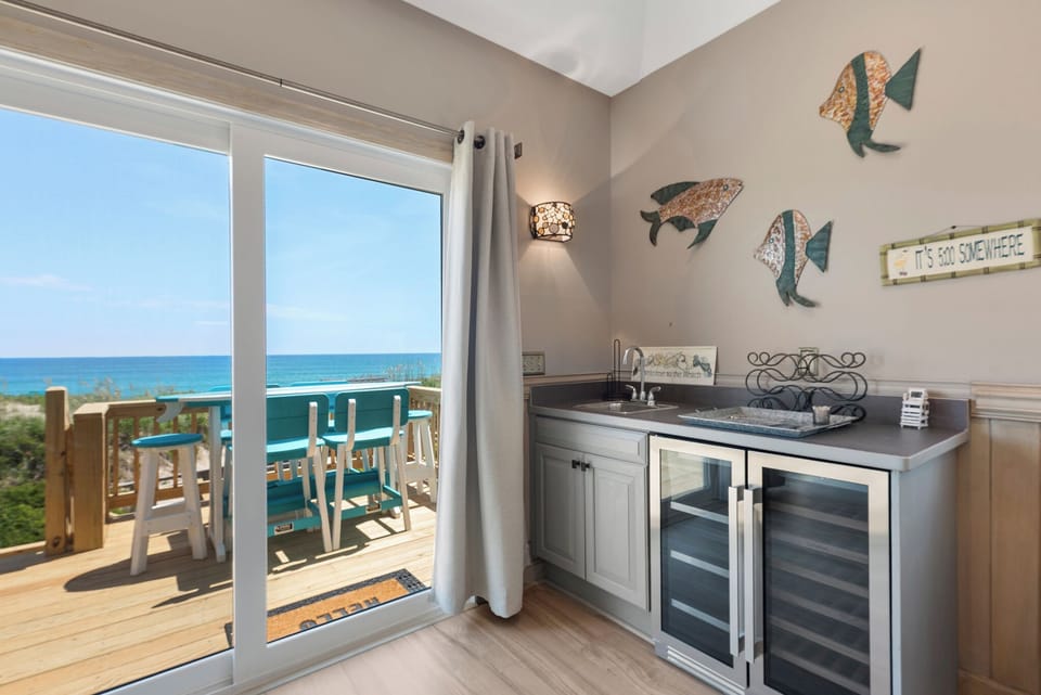 SP6B: Jolly Mon | Top Level Living Area w/ Wet Bar