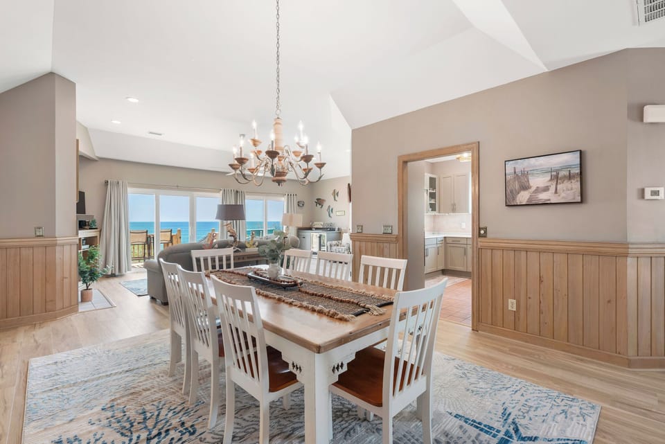 SP6B: Jolly Mon | Top Level Dining Area