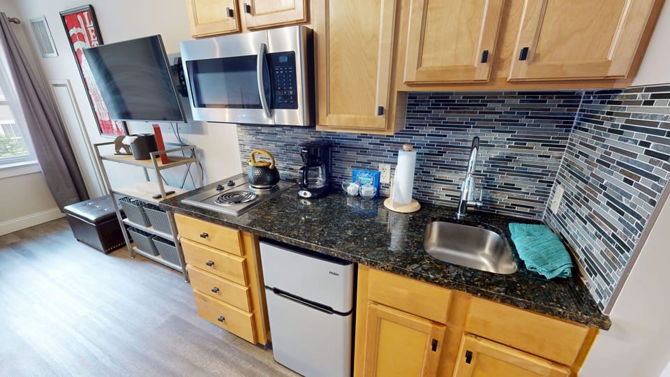 Indoors, Appliance, Microwave, Oven, Sink