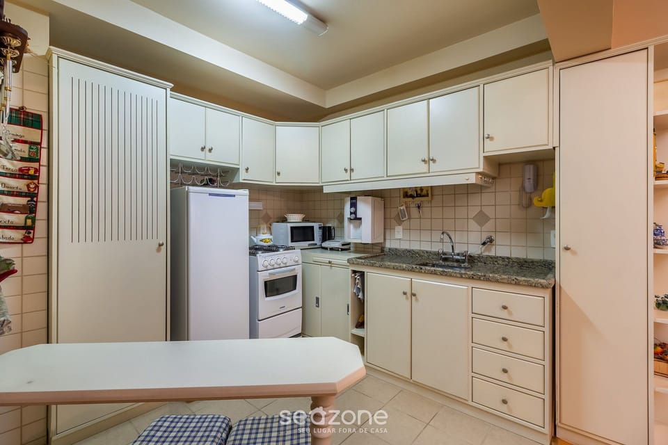 Basic Apartment | Private kitchen | Cookware/dishes/utensils