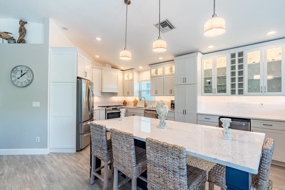 House, Multiple Beds (Sea Glass) | Private kitchen | Oven, toaster