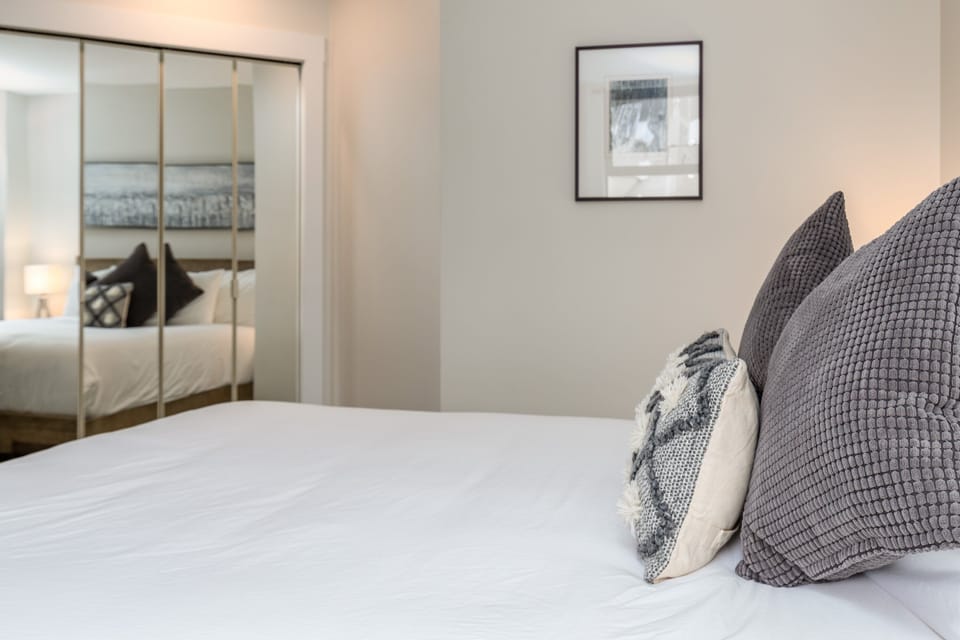 Apartment, 1 King Bed with Sofa bed, Pool Access, Mountain View (Big Mauna at the Marquise) | 1 bedroom, individually decorated, individually furnished, bed sheets