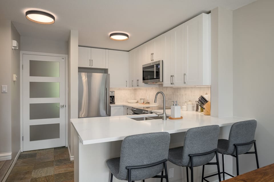 House, Multiple Beds, Hot Tub, Mountain View (Jersey Cream at Arrowhead Point) | Private kitchen