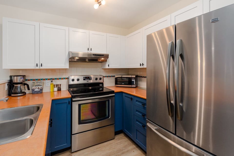 Apartment, Multiple Beds, Hot Tub, Mountain View (Mountain View Suite at Marketplace Lo) | Private kitchen