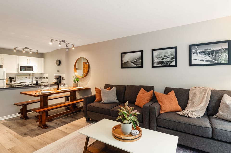 Apartment, Multiple Beds, Pool Access, Mountain View (Skywalk Suite at the Aspens) | Living area