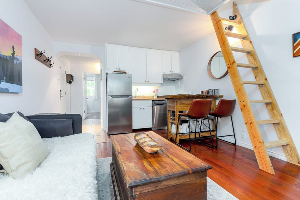 House, 2 Queen Beds, Patio, Mountain View (The Nest at Gondola Village) | Living area