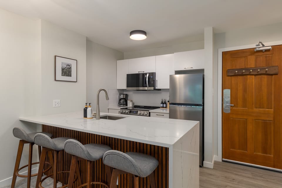 Condo, 1 King Bed with Sofa bed, Pool Access, Mountain View (The Treehouse at the Aspens) | Private kitchen