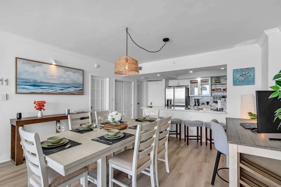 Gather, dine, and unwind 🍽️ Spacious dining for six plus a breakfast bar—perfect for family meals and group fun.