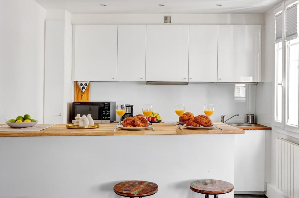 The kitchen is fully equipped to prepare a simple meal 