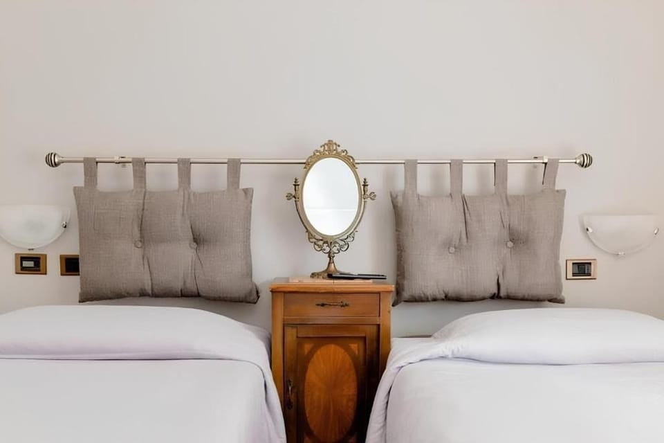 Twin Room, Patio, Park View | WiFi (free)