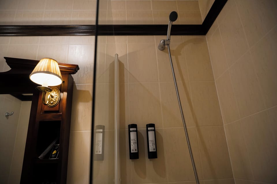Family Room | Bathroom | Free toiletries, bathrobes, slippers, towels