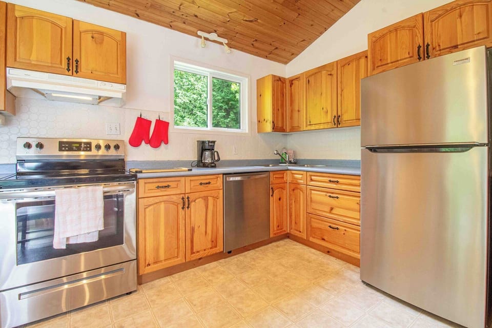 Fully Equipped Kitchen with New Applicances