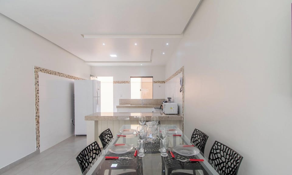 Basic Apartment | Dining