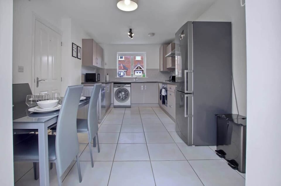 Fully Equipped Kitchen: Modern kitchen with oven, hob, microwave, dishwasher, washing machine, kettle and toaster.