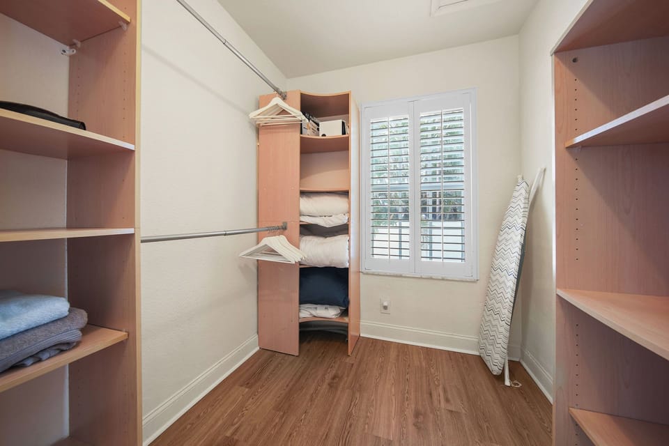 Iron/ironing board, WiFi (free)