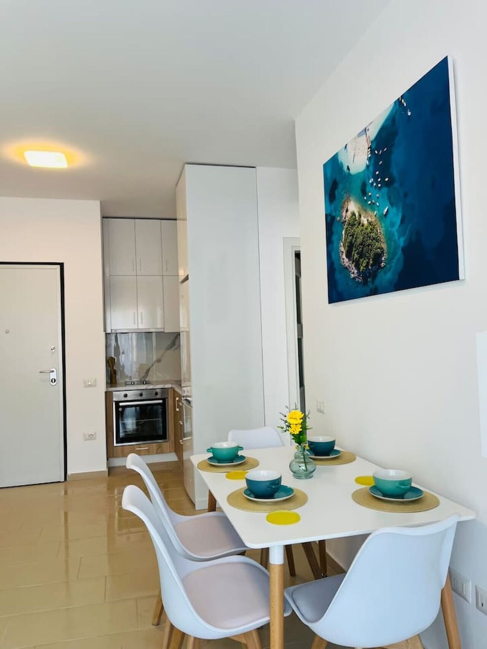 Fully equipped kitchen and dining area