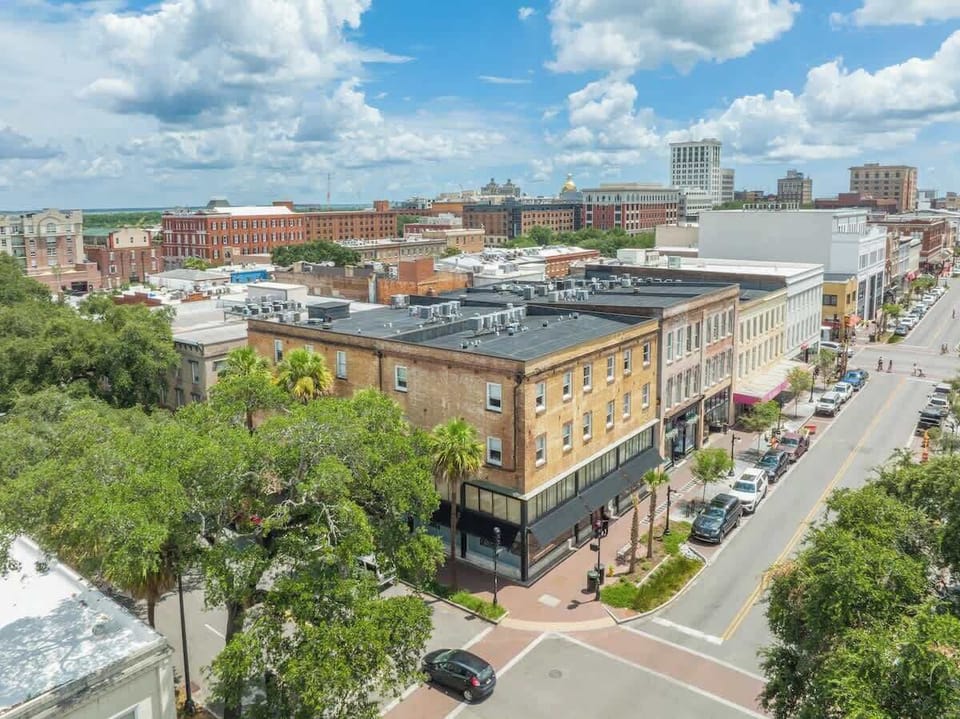 Aerial views of the condo building! Just a 2 block walk to River Street. One block to City Market and located in the most convenient area of the Historic District! 