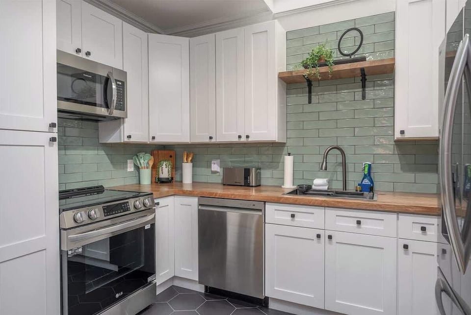 Whether you're cooking a family dinner or enjoying a quick breakfast, this well-appointed kitchen makes meal preparation effortless