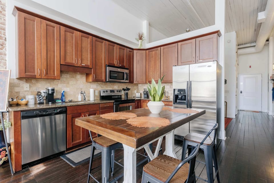 Whether you're brewing your morning coffee or satisfying a late-night craving, this fully stocked kitchen has you covered.