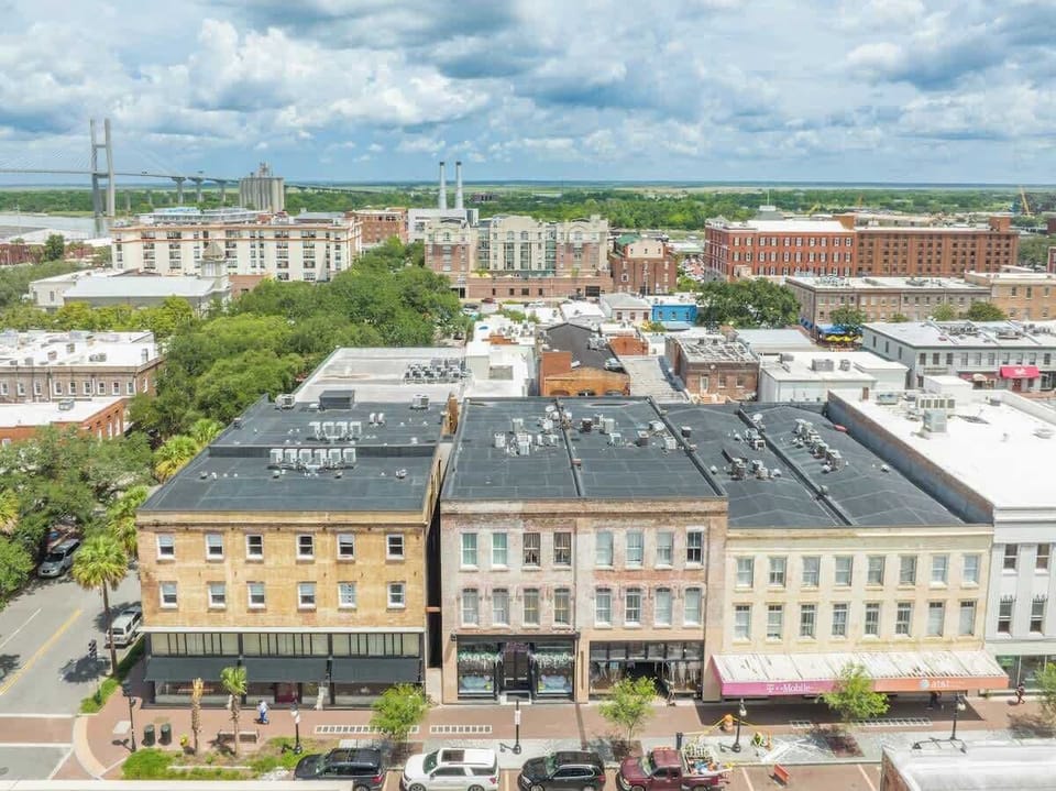 See the full property layout and nearby attractions in one sweeping view.