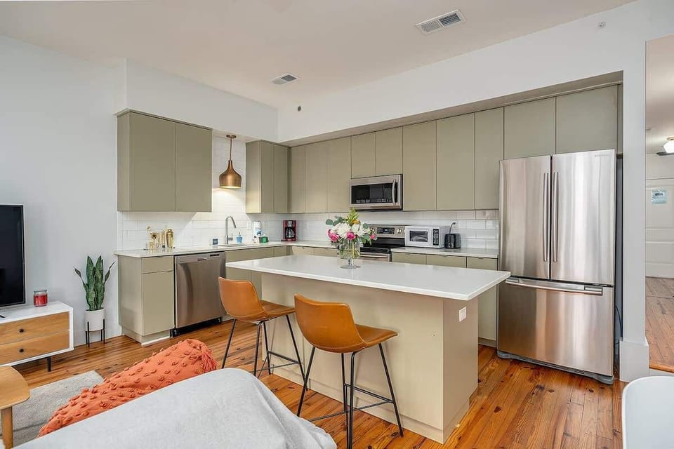Enjoy a stunning kitchen fully equipped with everything you need to enjoy cooking meals in! 