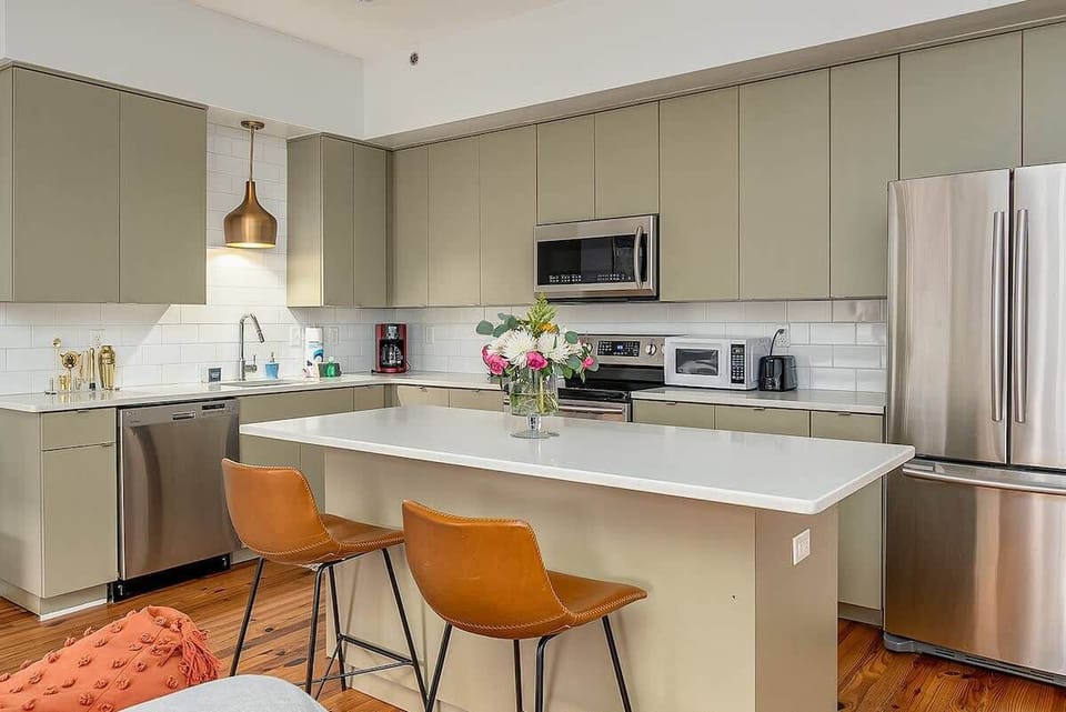 Enjoy coffee at the kitchen island
