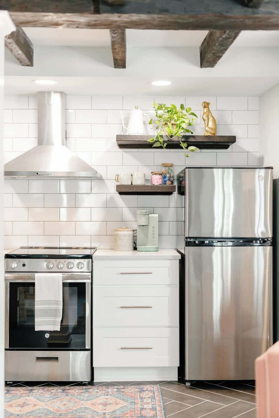 Nothing better than a functional kitchen on vacation! We provide all the basic kitchen essentials!