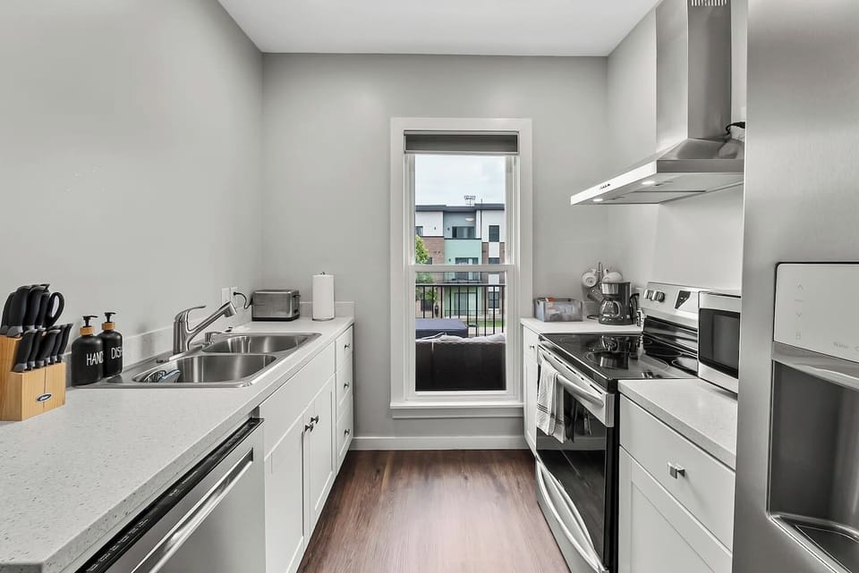 Large window bringing in natural light, creating a bright and welcoming cooking space.