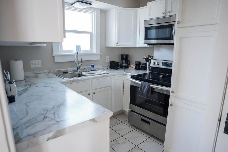 The kitchen is stocked with all the essentials—fridge, stove, oven, microwave, dishwasher, coffee maker, and blender. Whether you're making a full meal or just a quick cup of coffee, you’ll have everything you need.