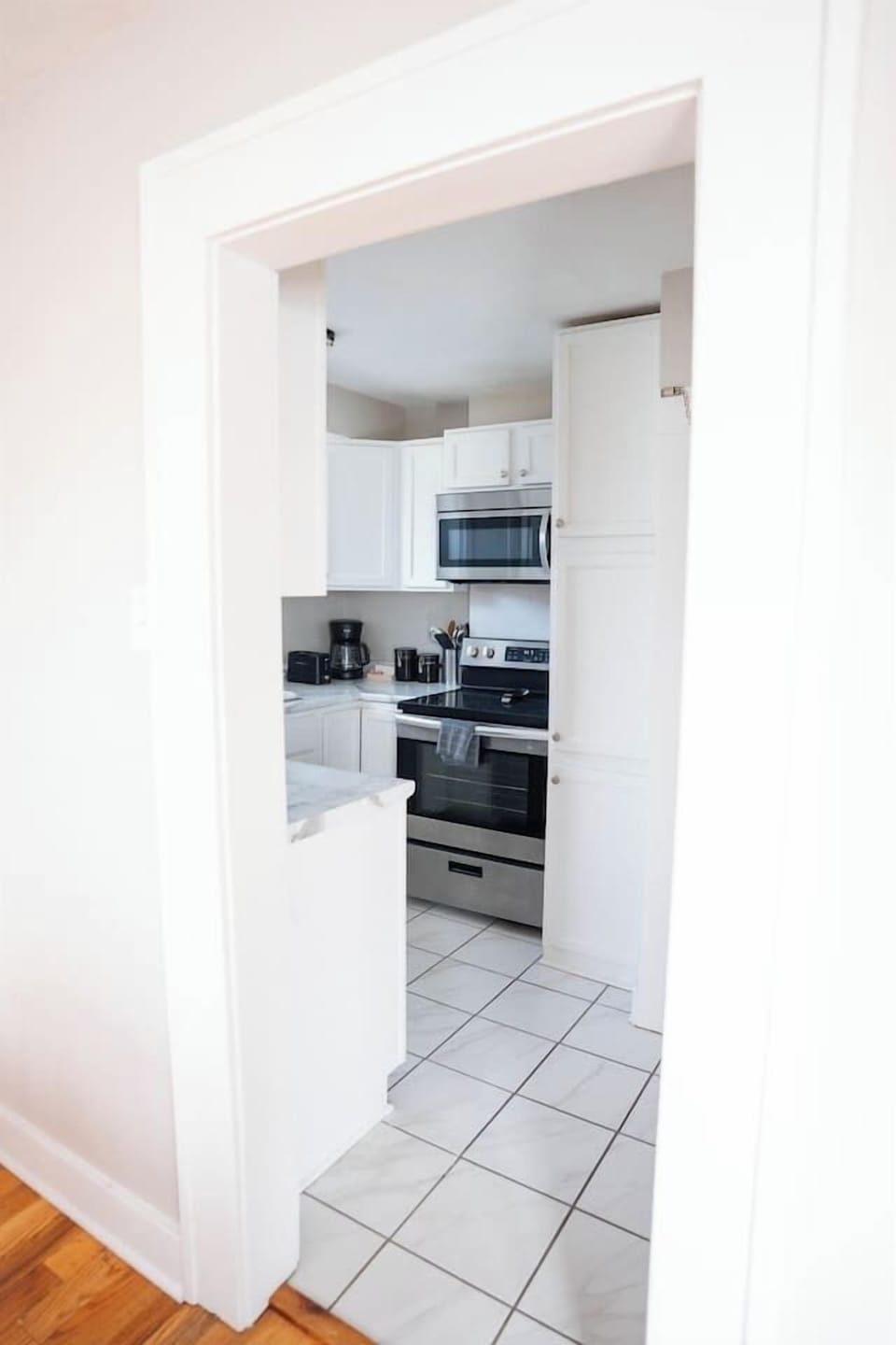 The kitchen is stocked with all the essentials—fridge, stove, oven, microwave, dishwasher, coffee maker, and blender. Whether you're making a full meal or just a quick cup of coffee, you’ll have everything you need.
