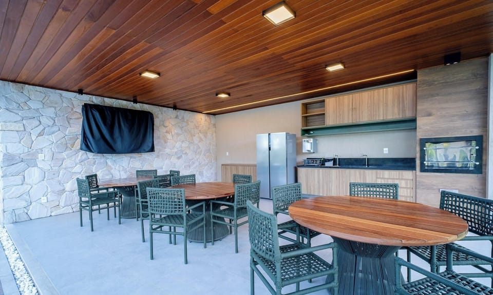 Basic Apartment | Dining