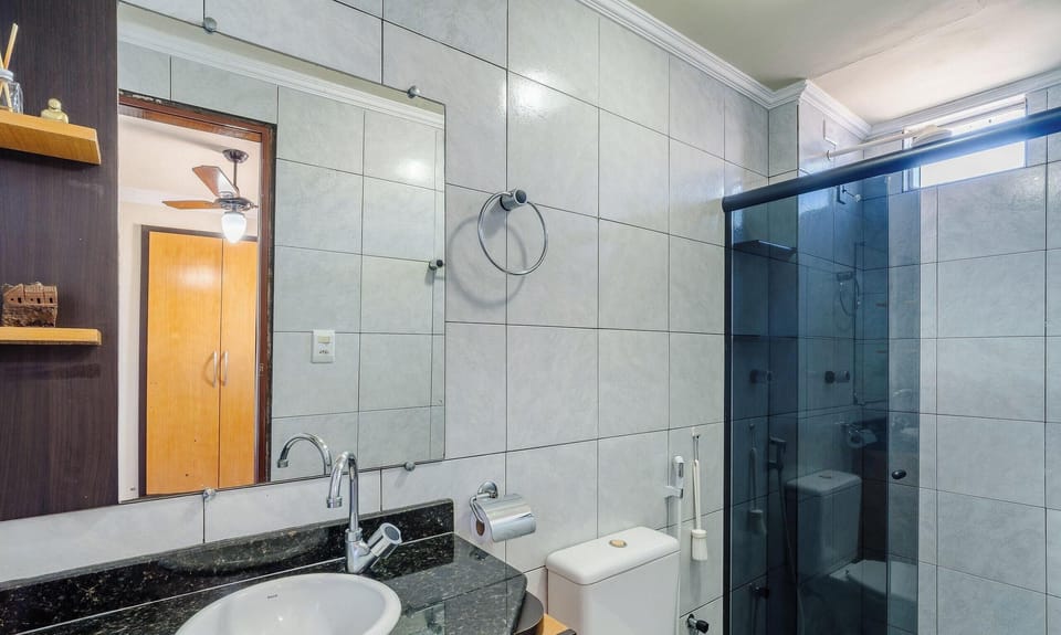 Basic Apartment | Bathroom