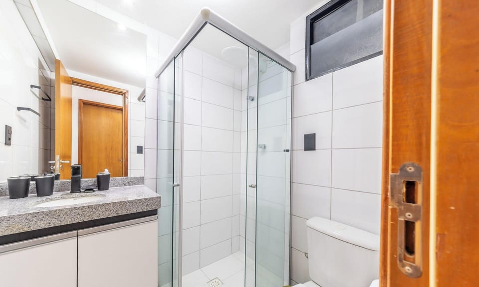 Basic Apartment | Bathroom