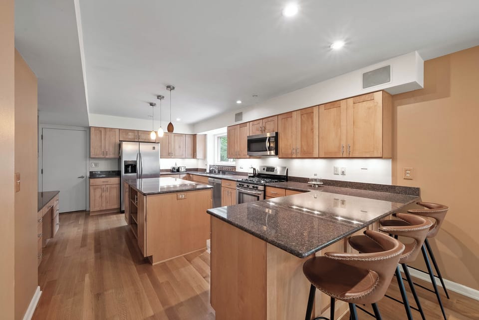 Kitchen with breakfast bar seating
