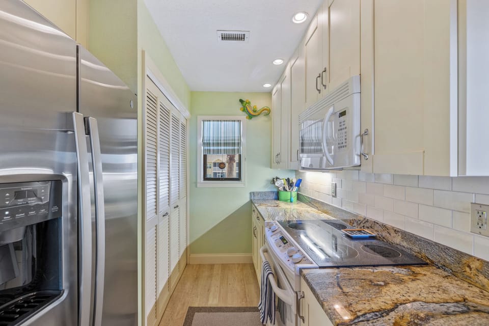 Fully equipped kitchen.